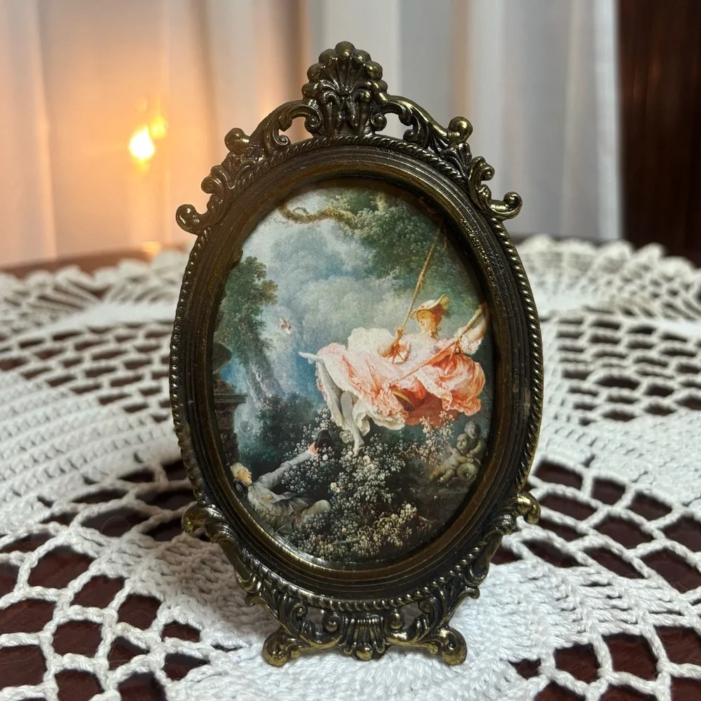 Antique Victorian Photo Frame Ornate Floral Scrolled Gold Brass Vintage Picture